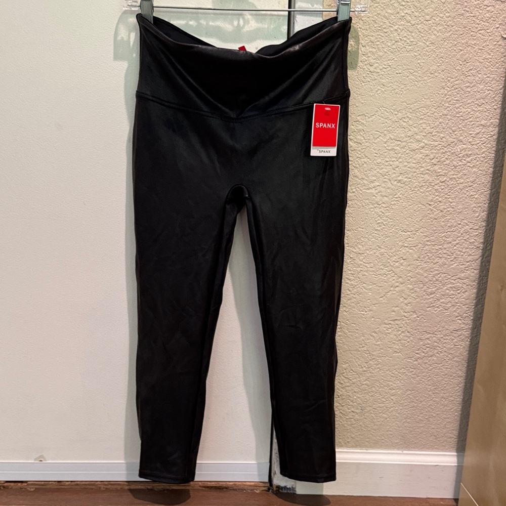 NWT SPANX Faux Leather Cropped black Leggings